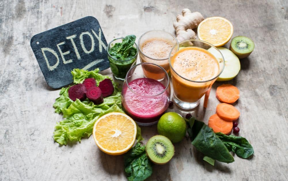 Natürliche Detox-Kuren - wie Säfte und Smoothies unseren Körper unterstützen können